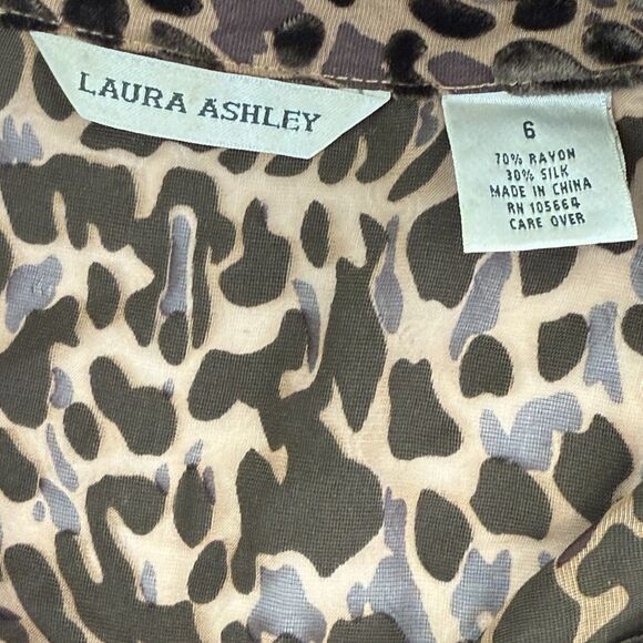 Laura Ashley Burnout Velvet Silk Blend Blouse Size 6 Flip Cuffs Goth Y2K - Picture 8 of 11